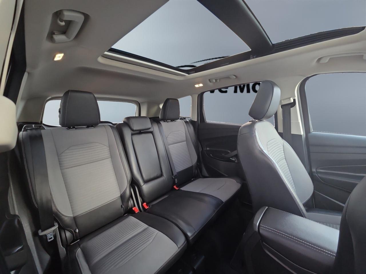 2019 Ford Escape Titanium 4WD * VERY LOW KM / PANORAMIC ROOF / XENO Photo