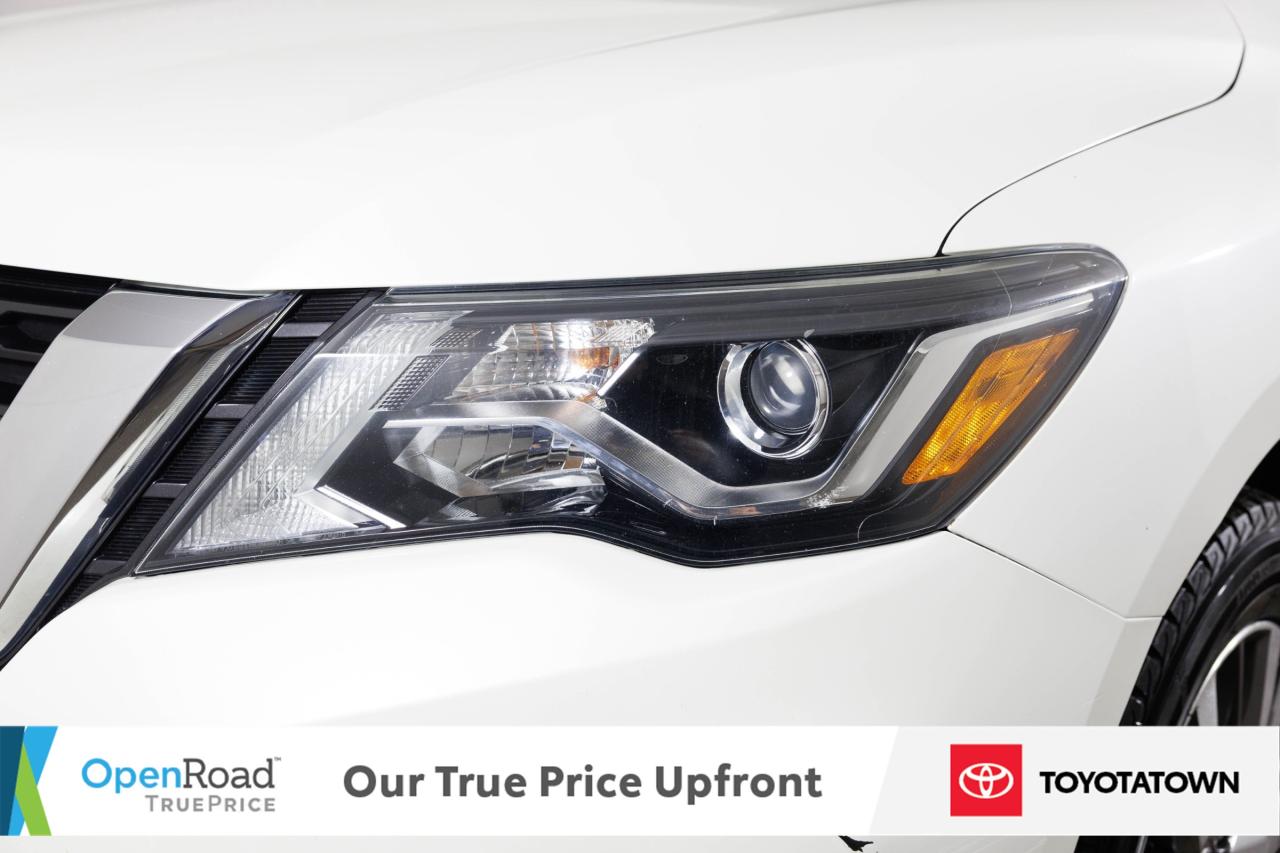 2017 Nissan Pathfinder SV! LOADED! LOW MILEAGE! Photo