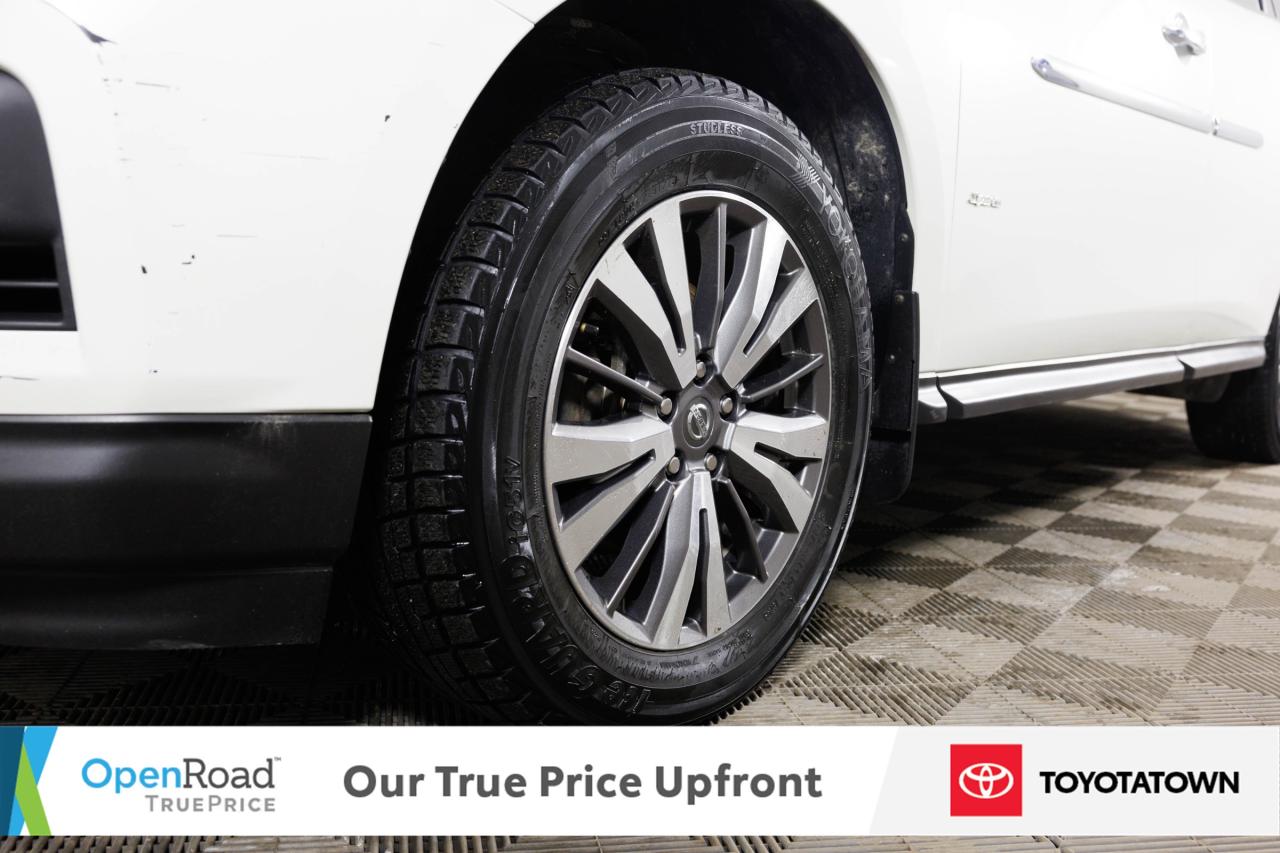 2017 Nissan Pathfinder SV! LOADED! LOW MILEAGE! Photo