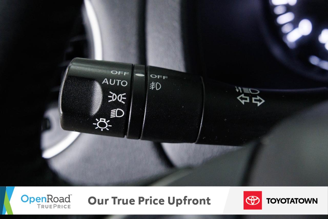 2017 Nissan Pathfinder SV! LOADED! LOW MILEAGE! Photo