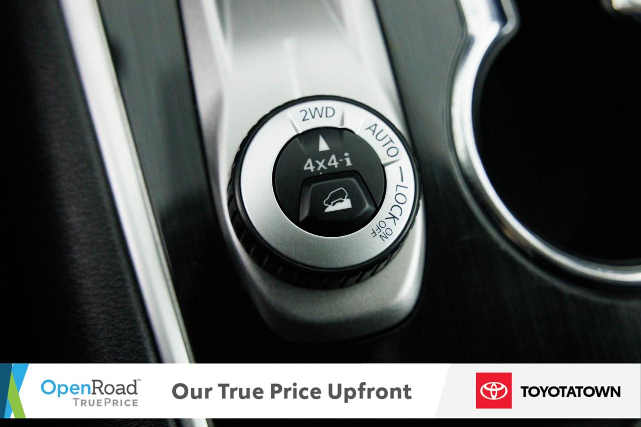 2017 Nissan Pathfinder SV! LOADED! LOW MILEAGE! Photo