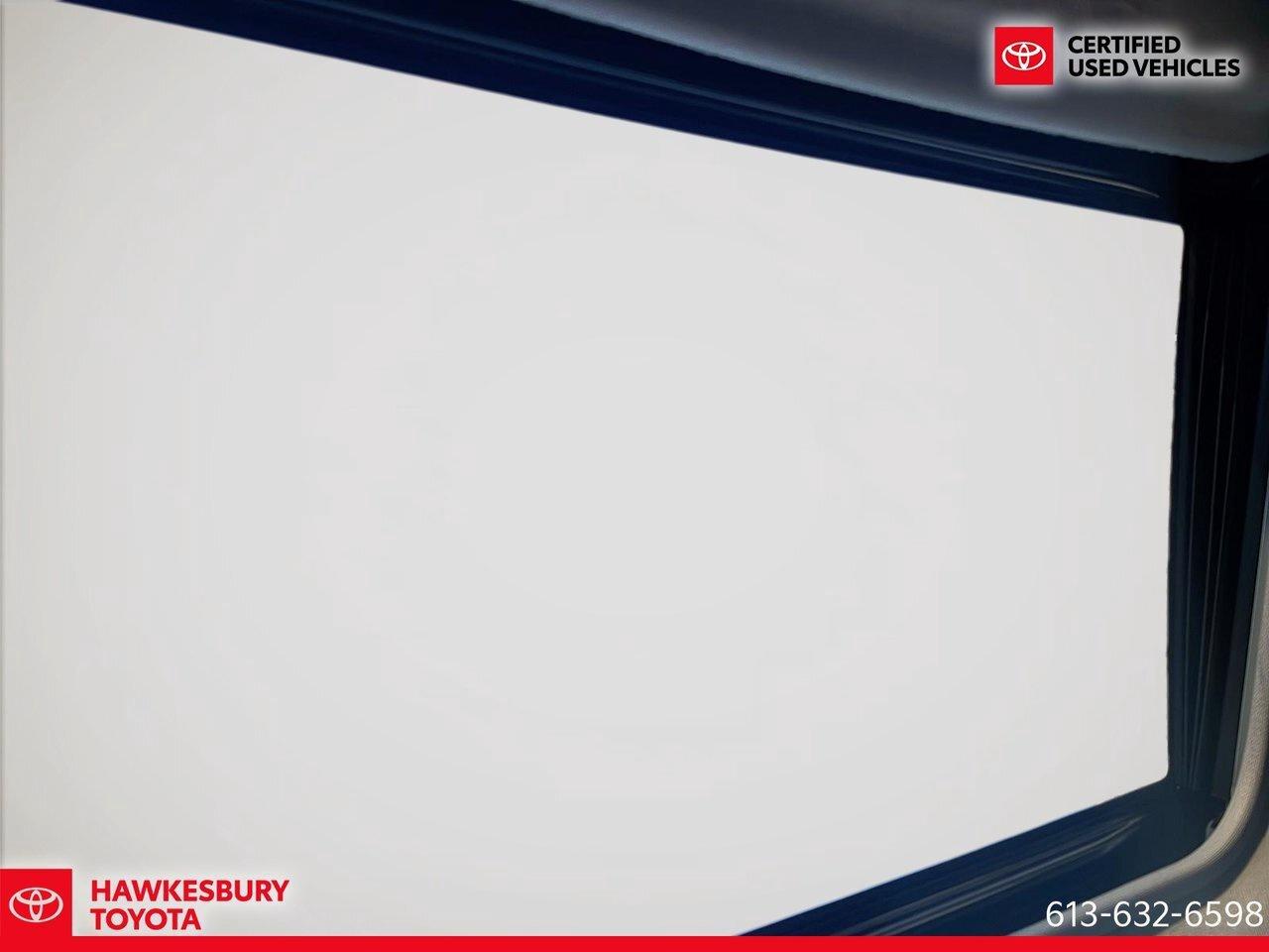 2024 Toyota Sienna AWD LIMITED leather interior, heated and ventilate Photo