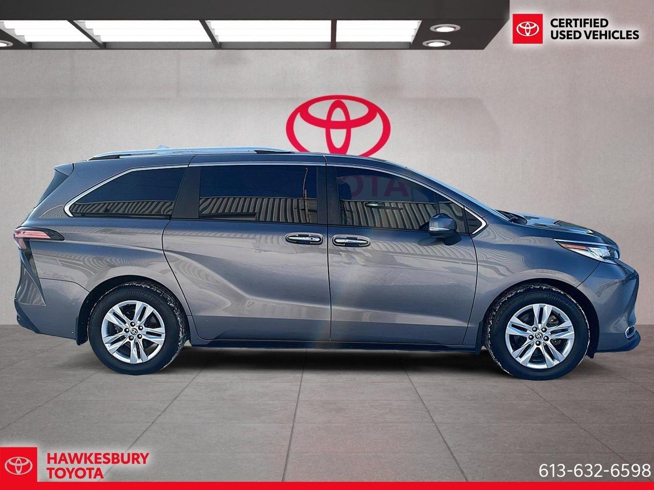 2024 Toyota Sienna AWD LIMITED leather interior, heated and ventilate Photo