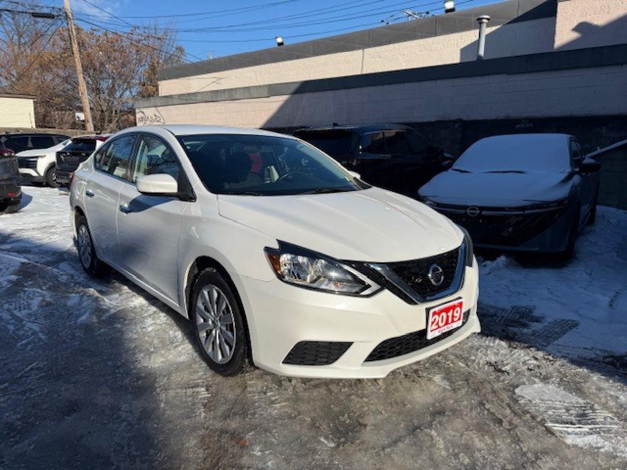 2019 Nissan Sentra SV, APPLE CARPLAY, HEATED SEATS, PUSH BUTTON, SIRI Photo