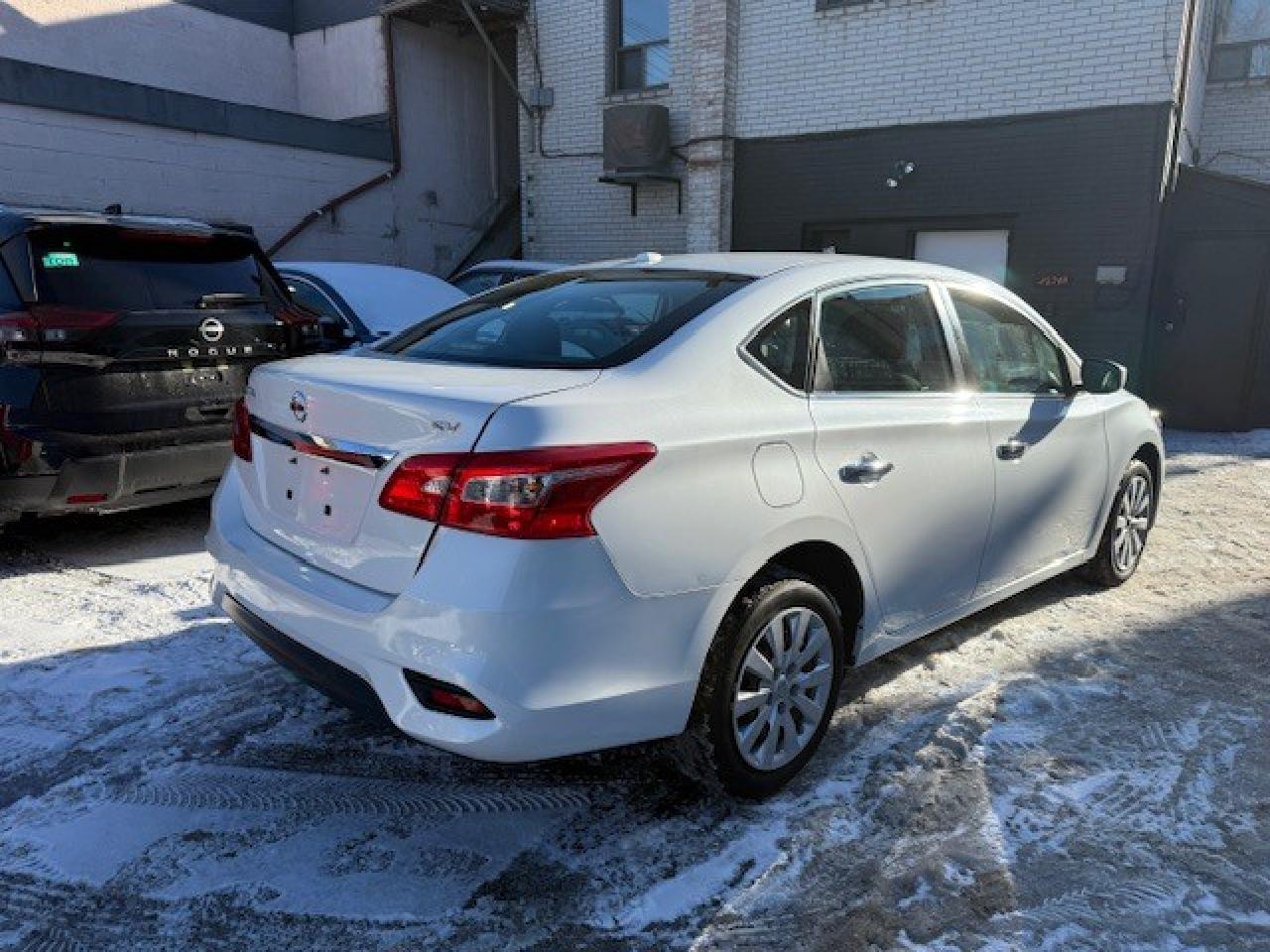 2019 Nissan Sentra SV, APPLE CARPLAY, HEATED SEATS, PUSH BUTTON, SIRI Photo