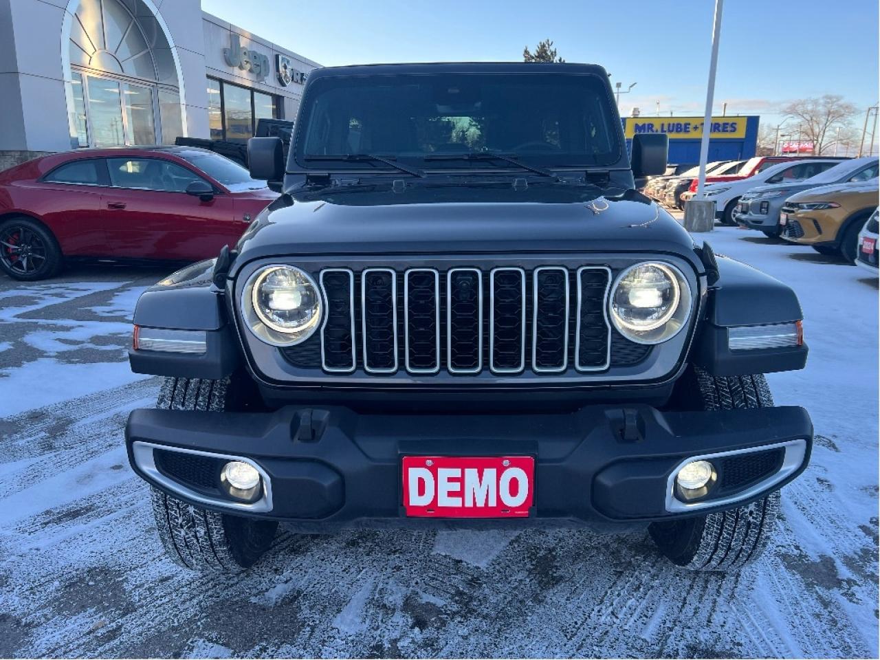 2025 Jeep Wrangler Sahara 4x4 V6 Demonstrator *LTHR *POWER SKYTOP Photo2