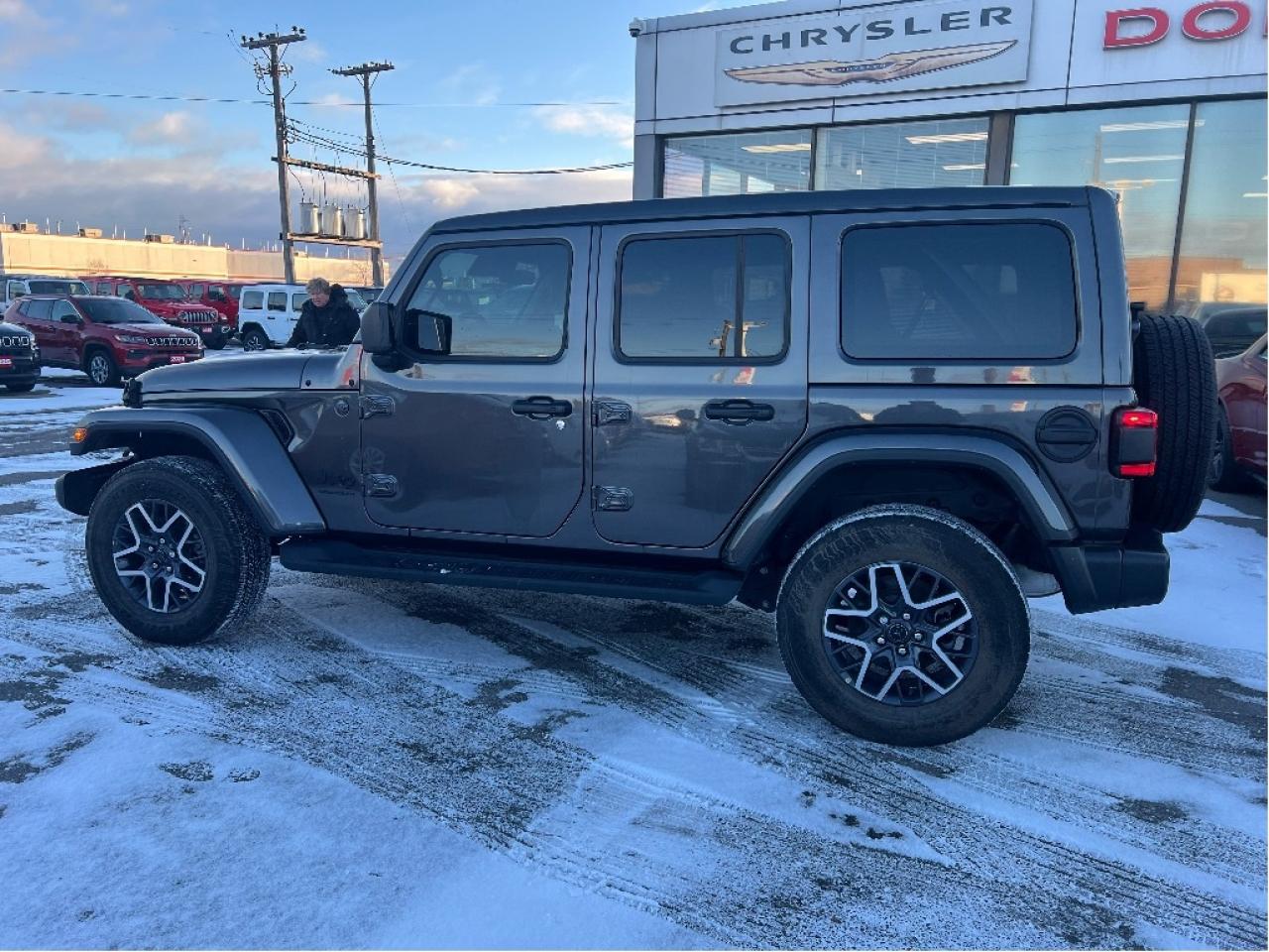 2025 Jeep Wrangler Sahara 4x4 V6 Demonstrator *LTHR *POWER SKYTOP Photo