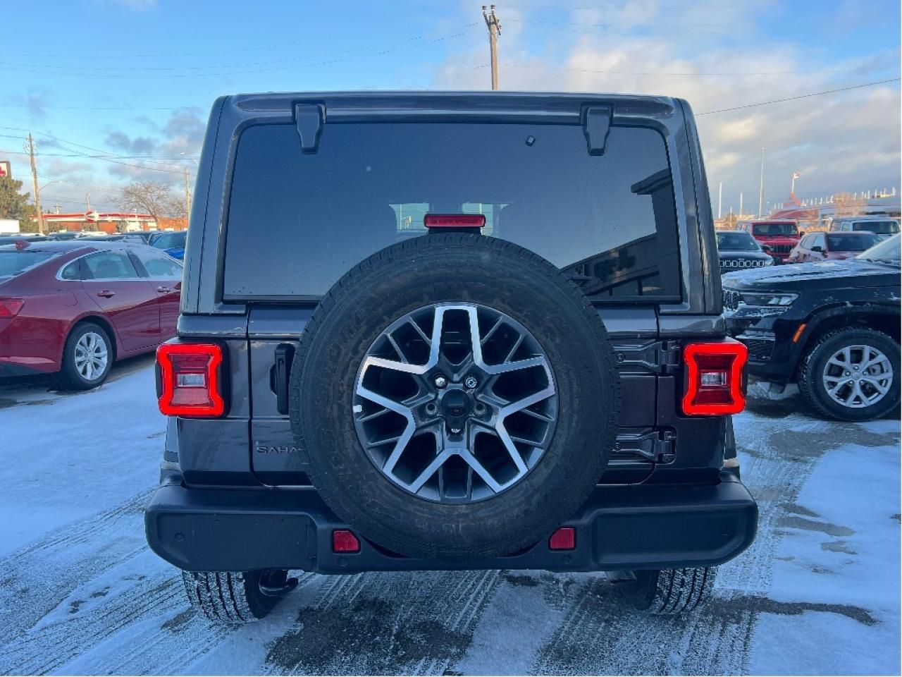 2025 Jeep Wrangler Sahara 4x4 V6 Demonstrator *LTHR *POWER SKYTOP Photo