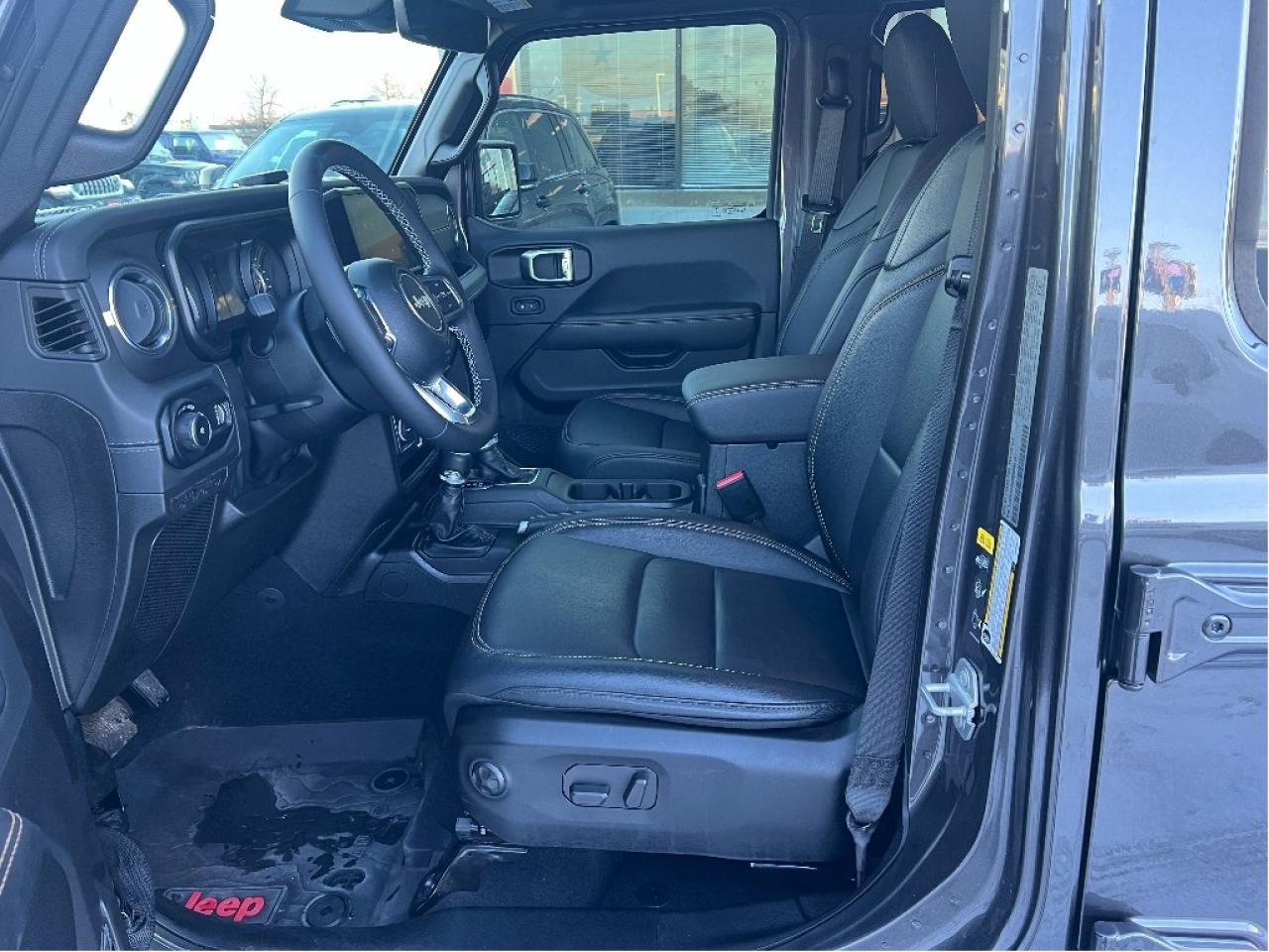 2025 Jeep Wrangler Sahara 4x4 V6 Demonstrator *LTHR *POWER SKYTOP Photo