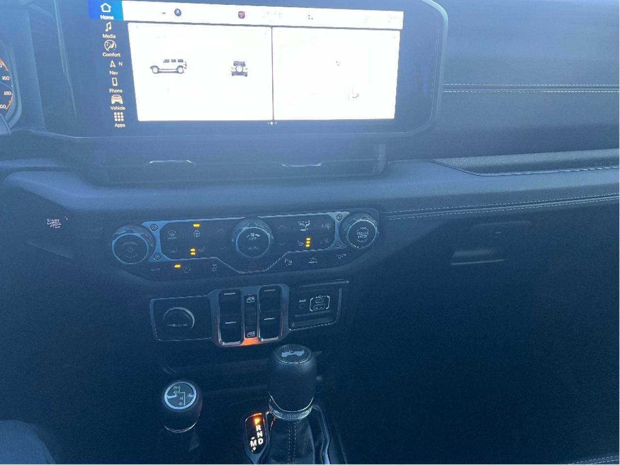 2025 Jeep Wrangler Sahara 4x4 V6 Demonstrator *LTHR *POWER SKYTOP Photo