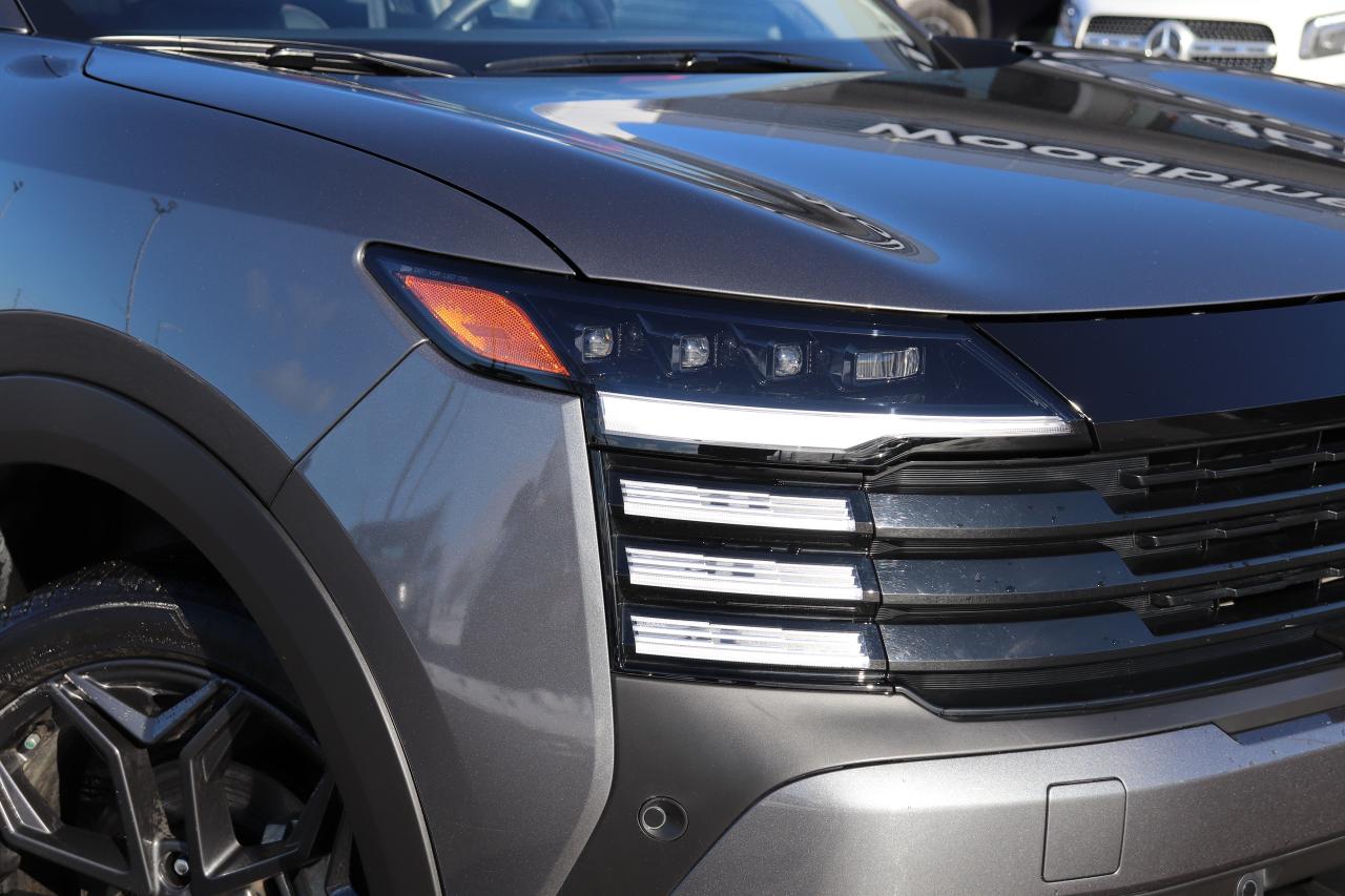 2025 Nissan Kicks SR PREMIUM AWD NO ACCIDENTS 1 OWNER OFF LEASE Photo2