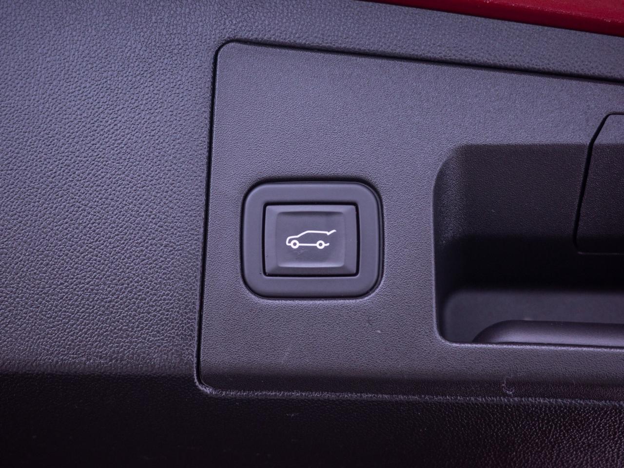 2024 Cadillac XT5 FWD Luxury- Heated Steering Photo