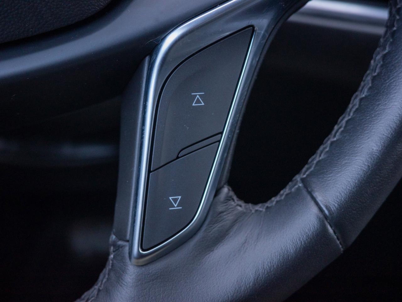 2024 Cadillac XT5 FWD Luxury- Heated Steering Photo