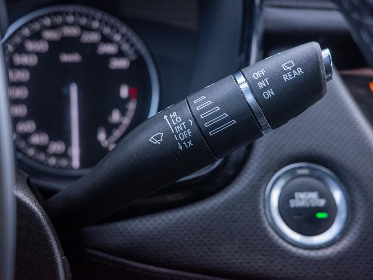 2024 Cadillac XT5 FWD Luxury- Heated Steering Photo