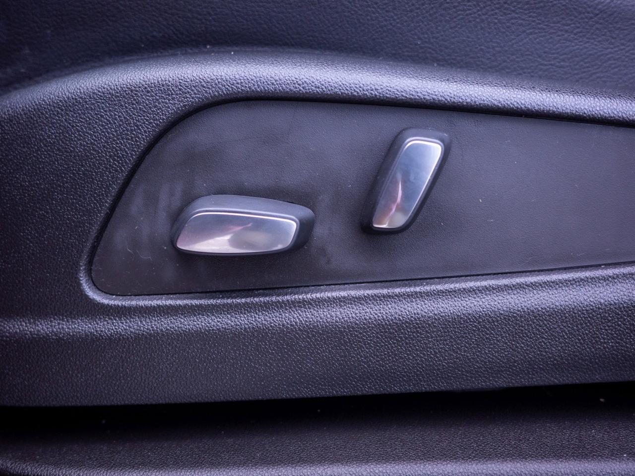 2024 Cadillac XT5 FWD Luxury- Heated Steering Photo