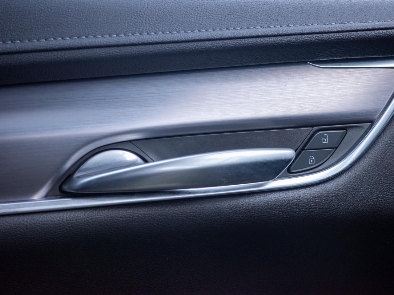 2024 Cadillac XT5 FWD Luxury- Heated Steering Photo