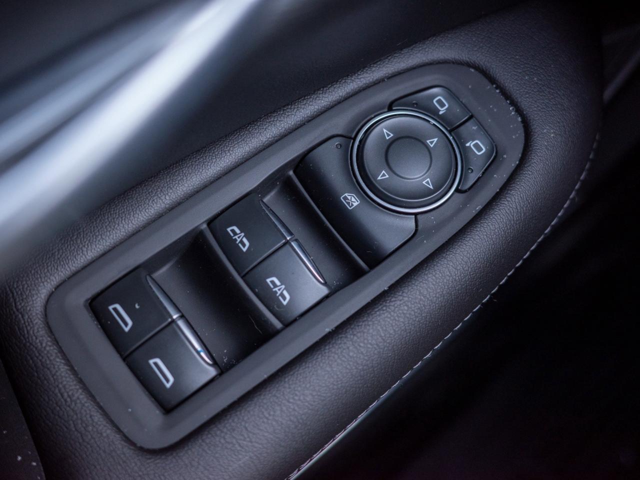 2024 Cadillac XT5 FWD Luxury- Heated Steering Photo