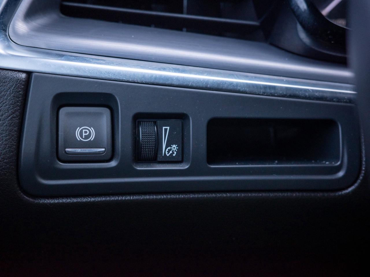 2024 Cadillac XT5 FWD Luxury- Heated Steering Photo