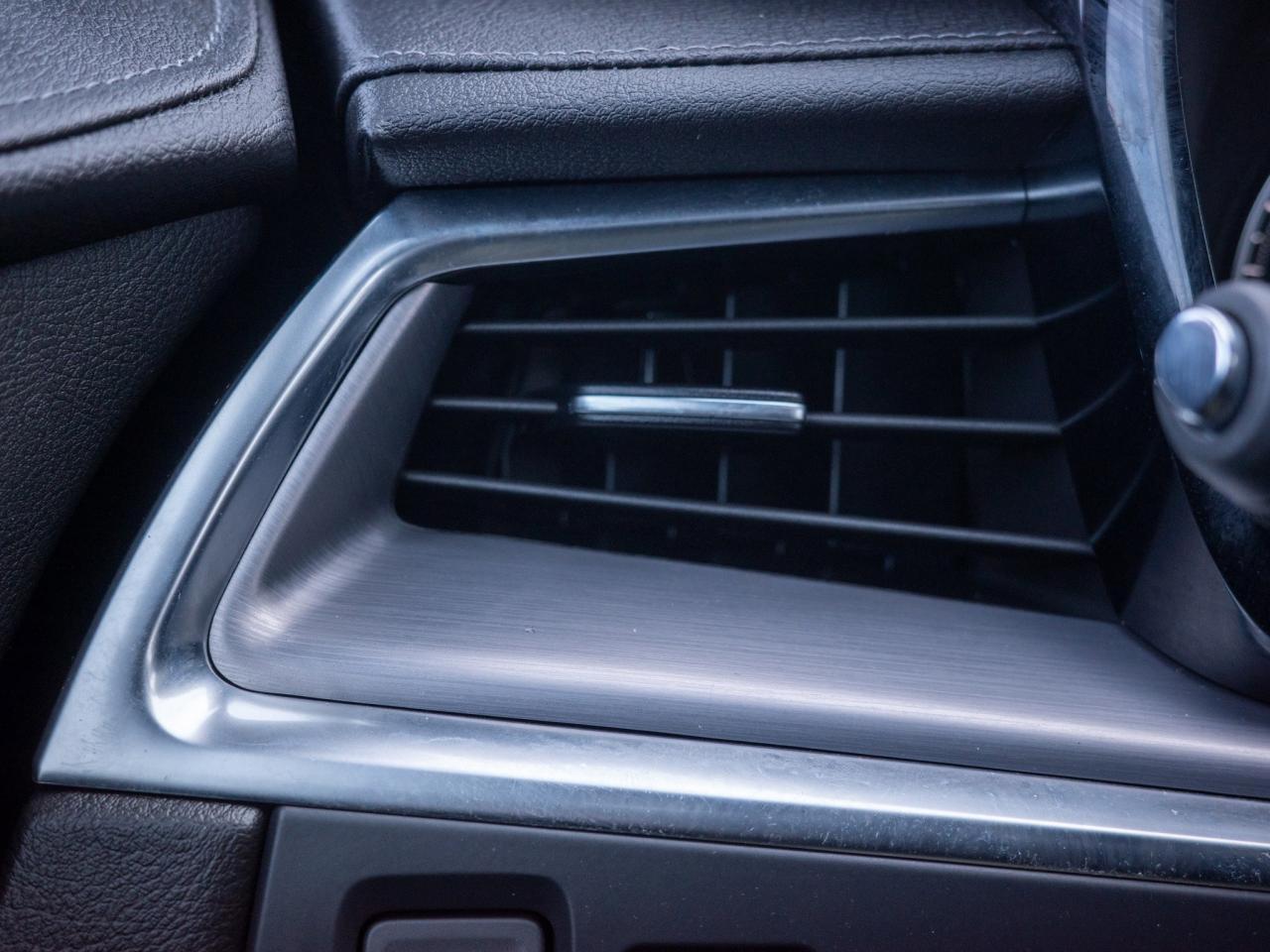 2024 Cadillac XT5 FWD Luxury- Heated Steering Photo