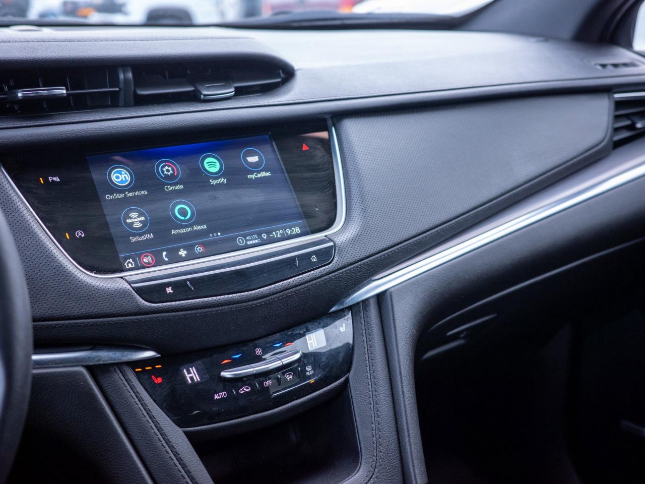 2024 Cadillac XT5 FWD Luxury- Heated Steering Photo