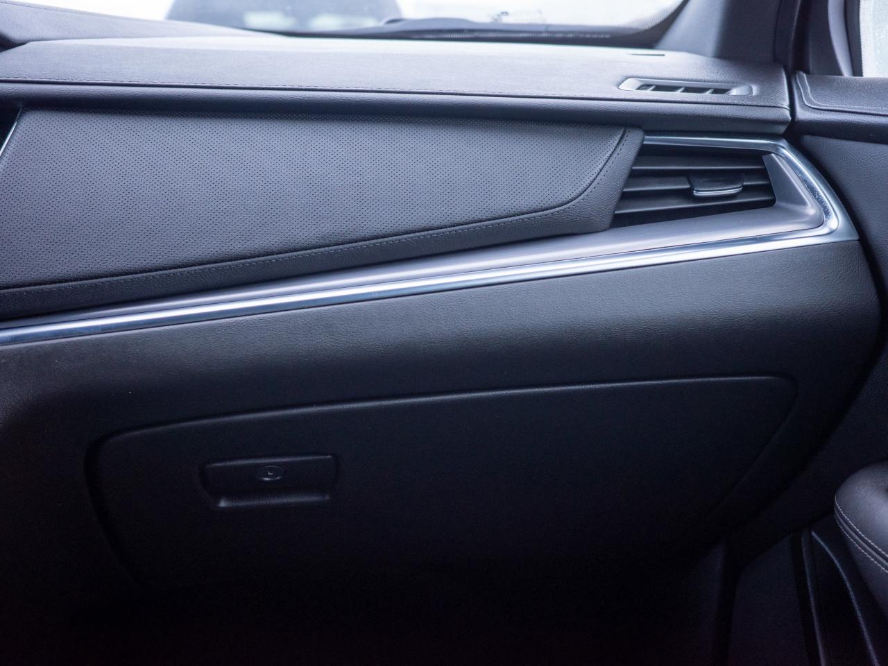 2024 Cadillac XT5 FWD Luxury- Heated Steering Photo