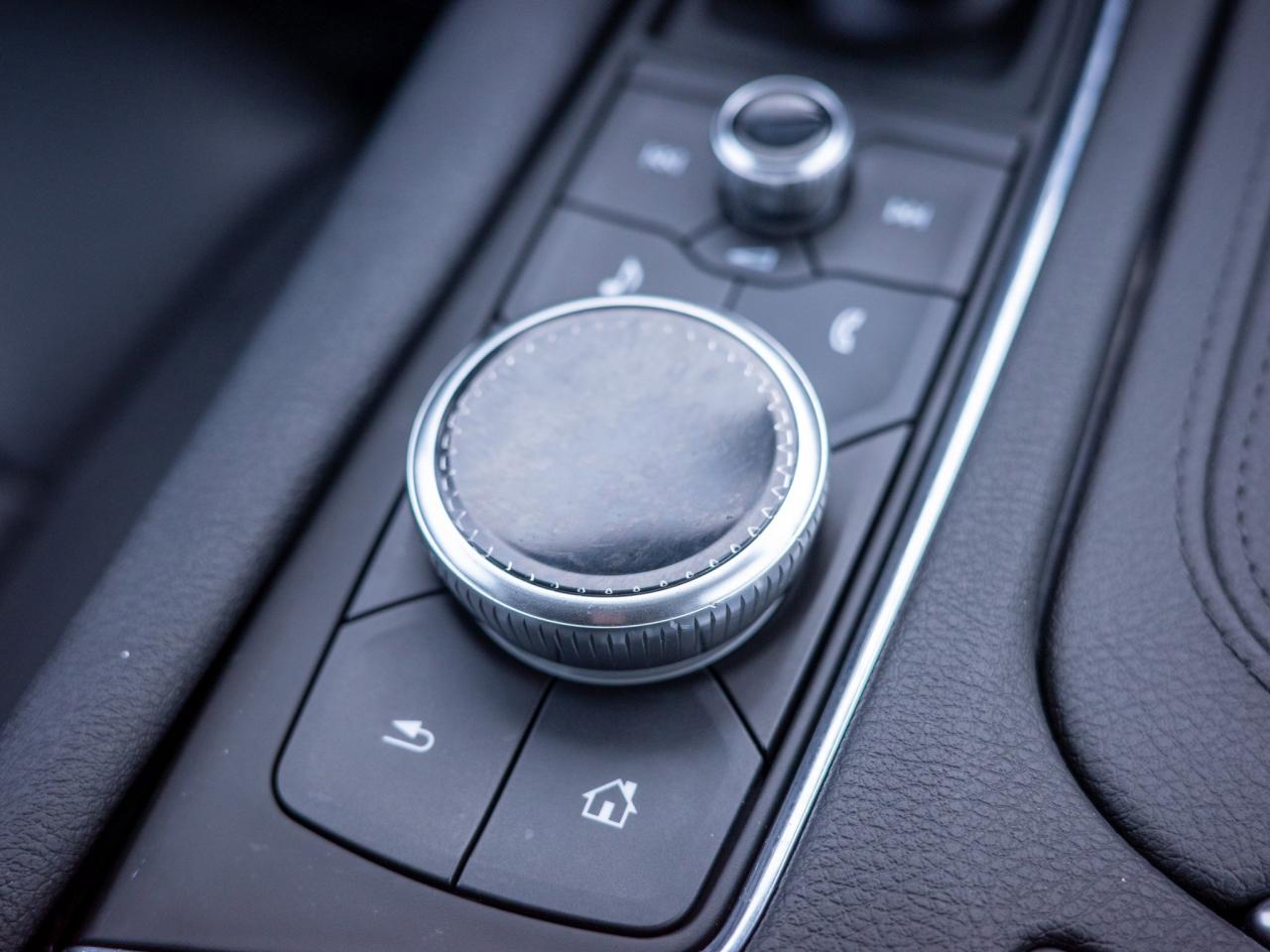 2024 Cadillac XT5 FWD Luxury- Heated Steering Photo