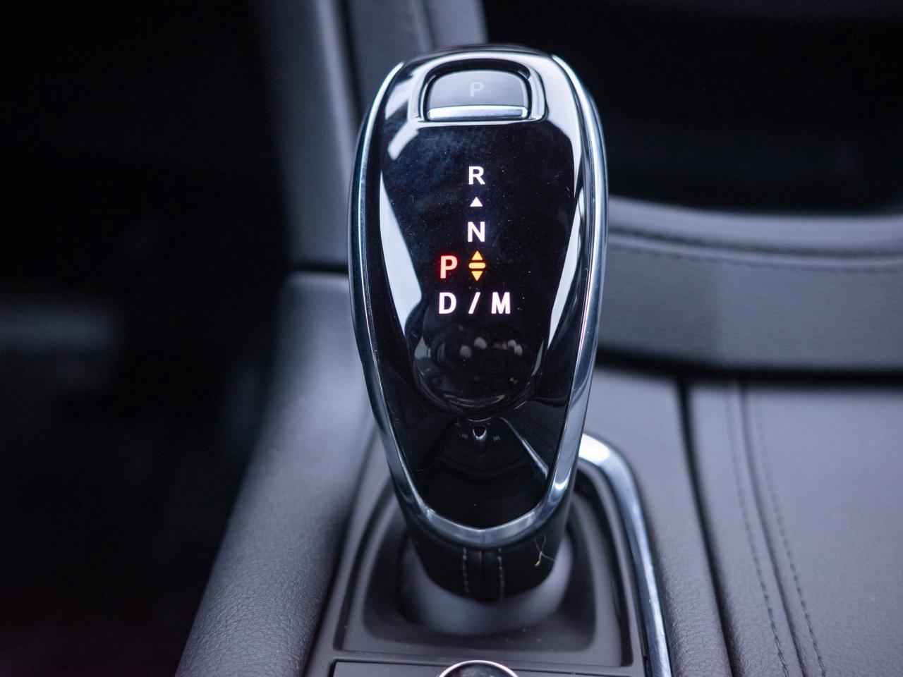 2024 Cadillac XT5 FWD Luxury- Heated Steering Photo