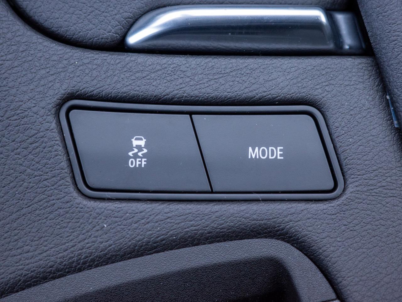 2024 Cadillac XT5 FWD Luxury- Heated Steering Photo