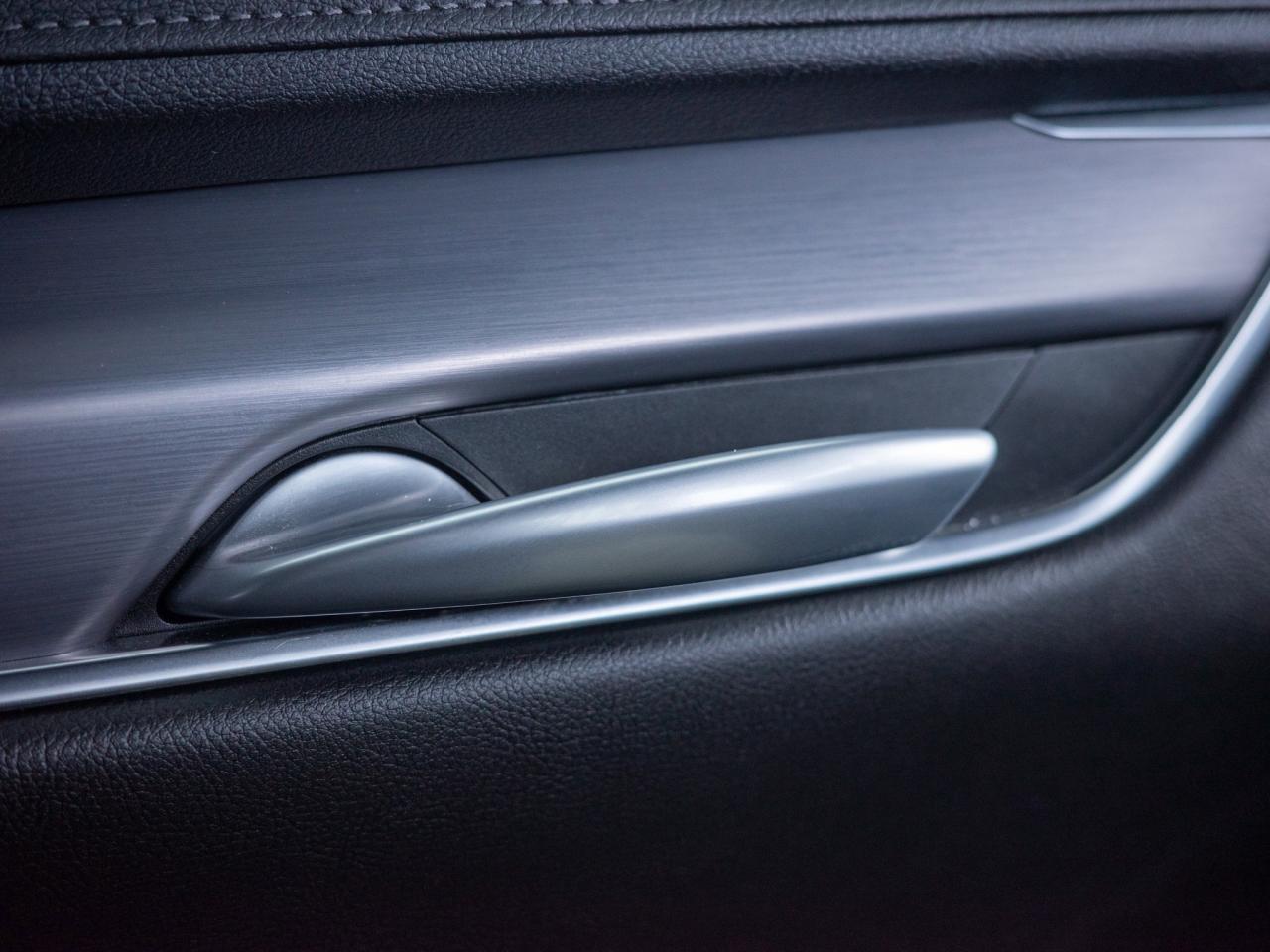 2024 Cadillac XT5 FWD Luxury- Heated Steering Photo