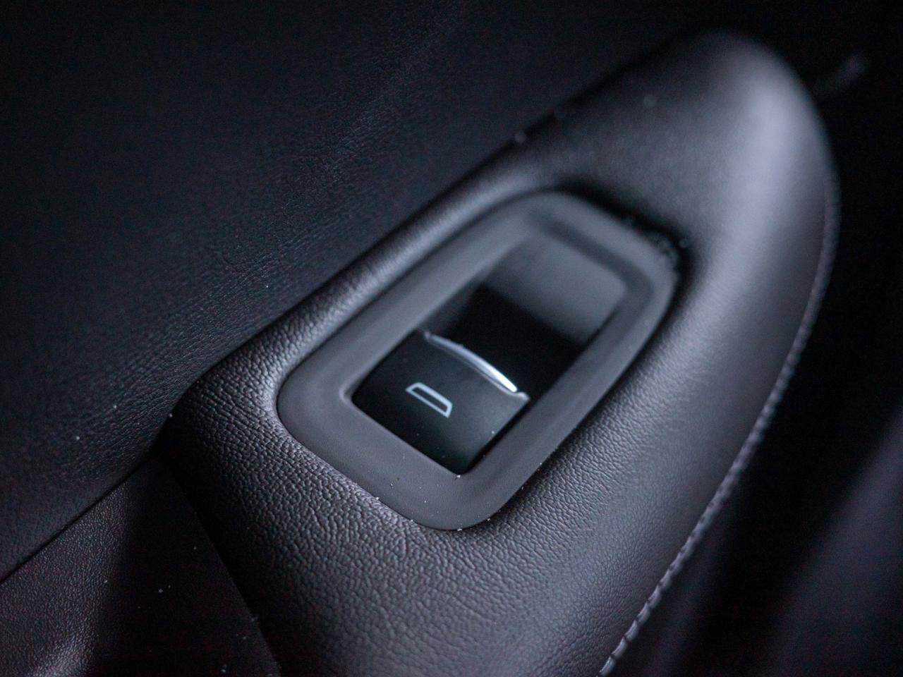 2024 Cadillac XT5 FWD Luxury- Heated Steering Photo