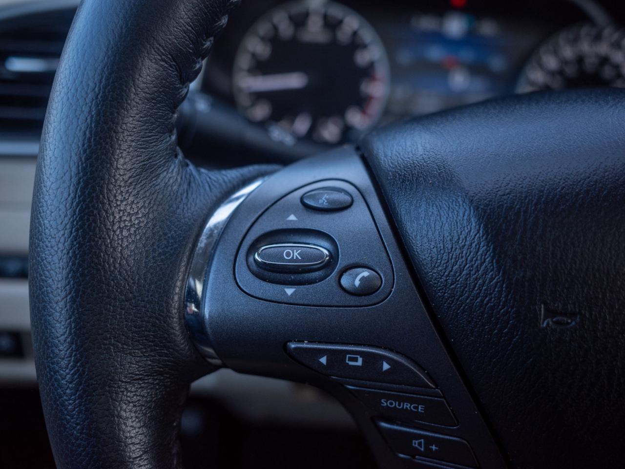 2020 Nissan Murano SL - Heated Steering Wheel Photo