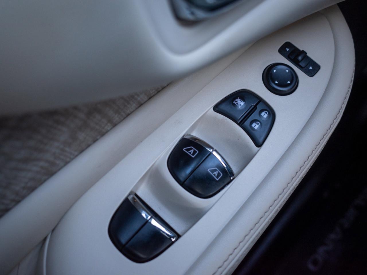 2020 Nissan Murano SL - Heated Steering Wheel Photo