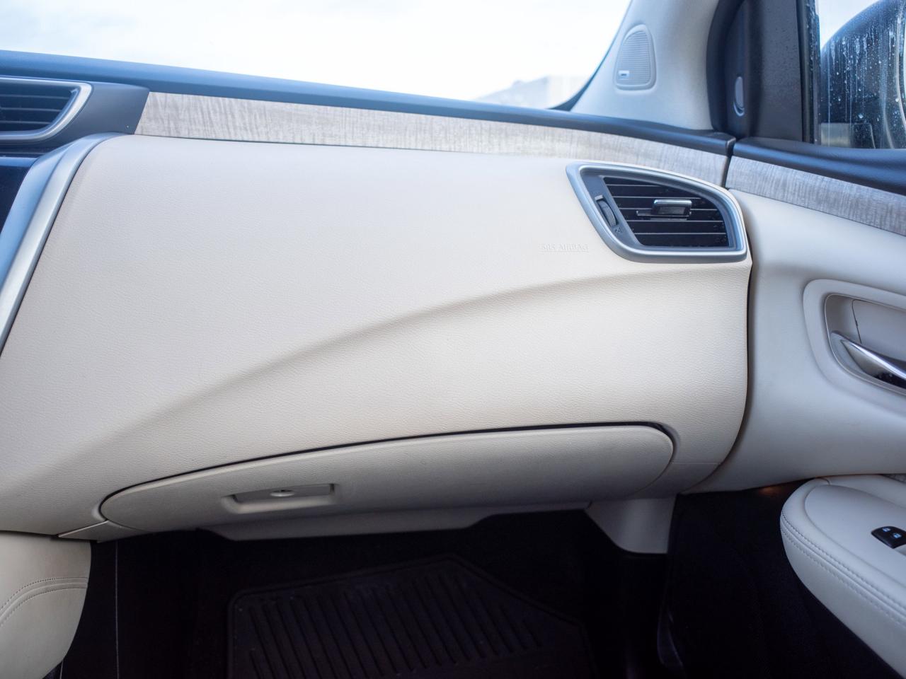 2020 Nissan Murano SL - Heated Steering Wheel Photo