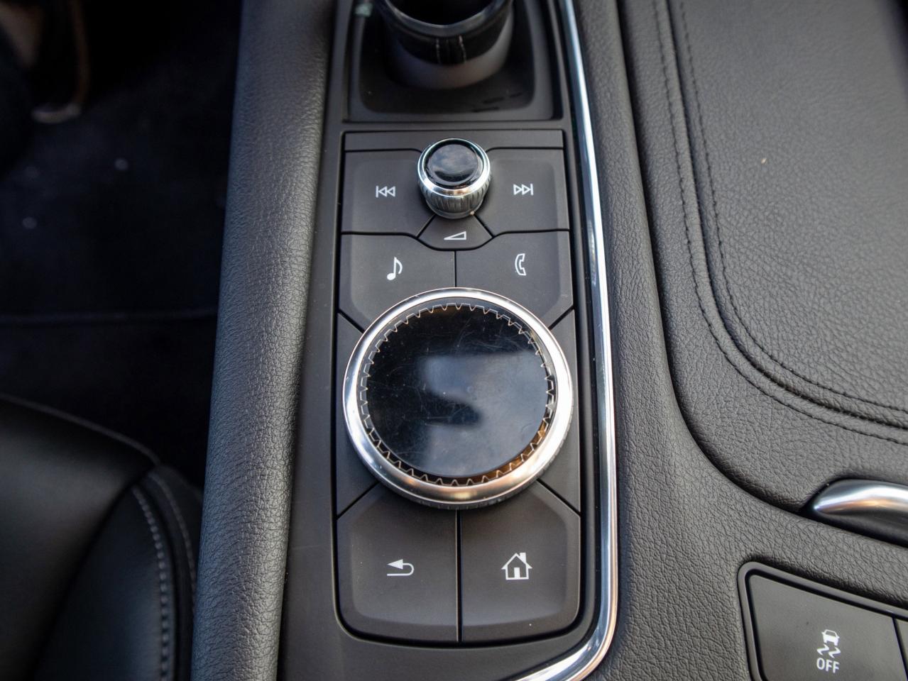 2023 Cadillac XT6 AWD Luxury - Sun/Moon Roof Photo