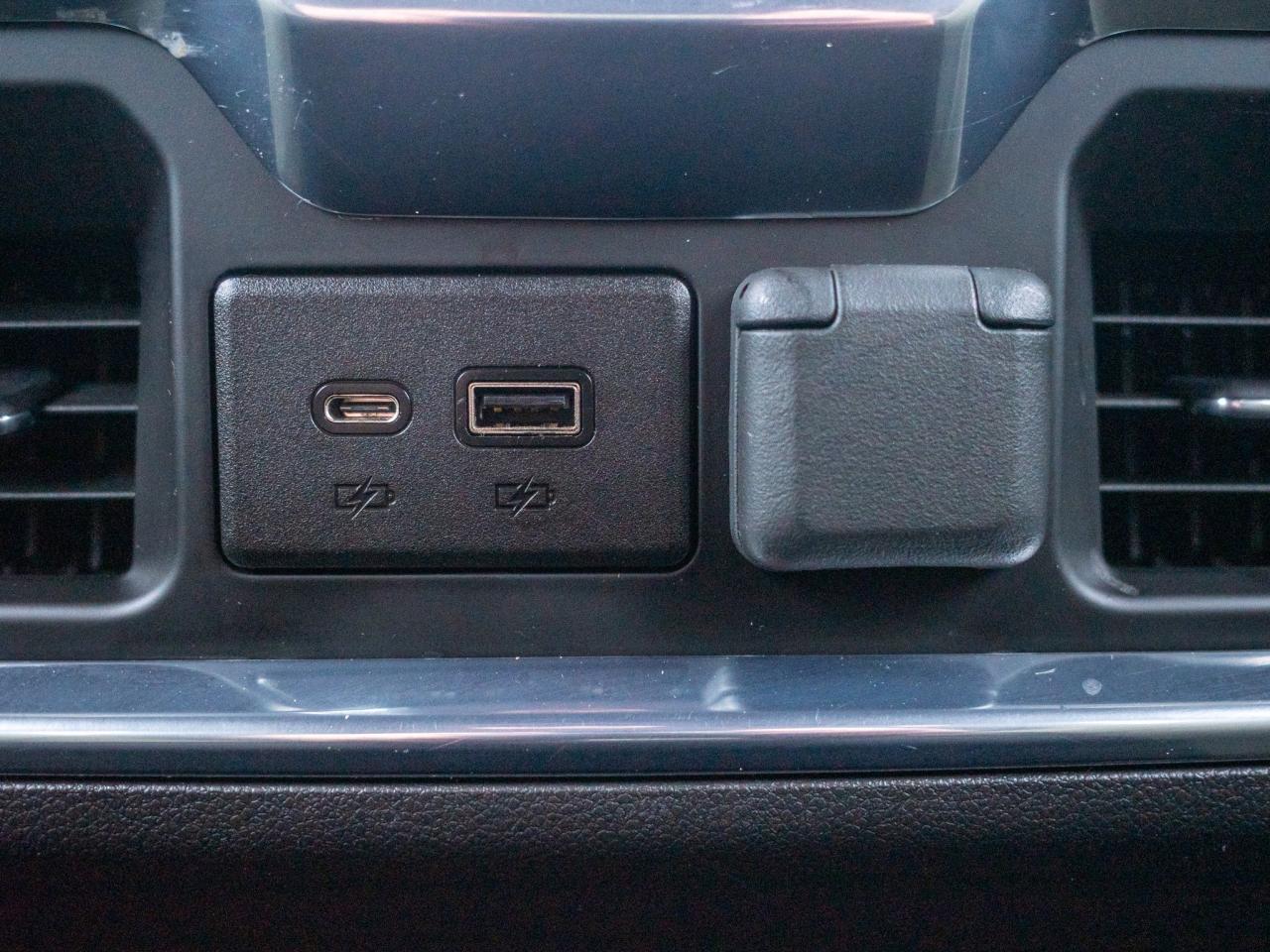 2022 GMC Sierra 1500 Limited AT4 - Heated and Cooled Front Seats Photo