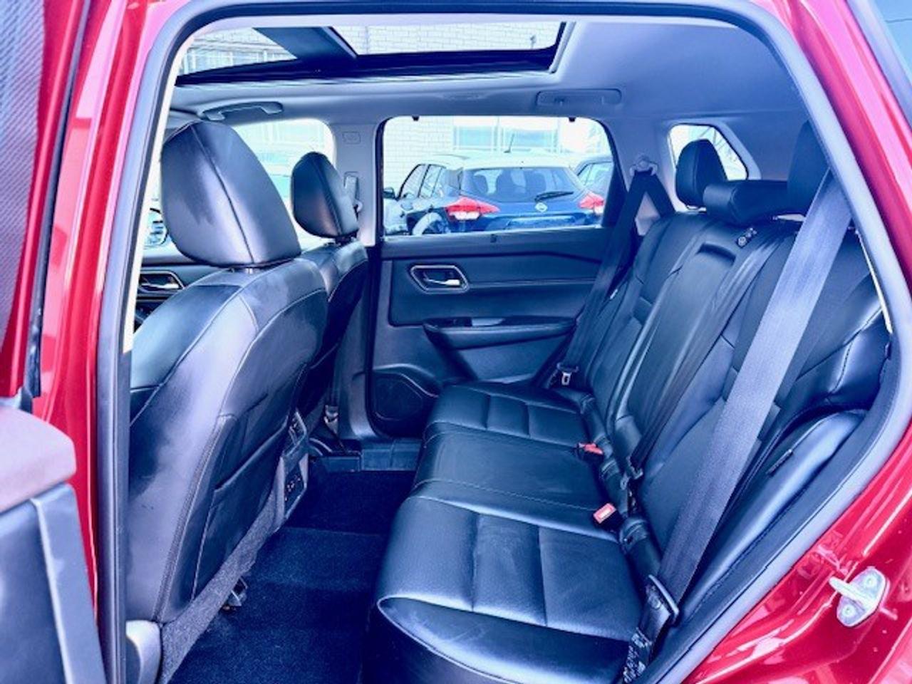 2021 Nissan Rogue SV PREMIUM, AWD, PRO-PILOT, MOONROOF, LEATHERETTE Photo