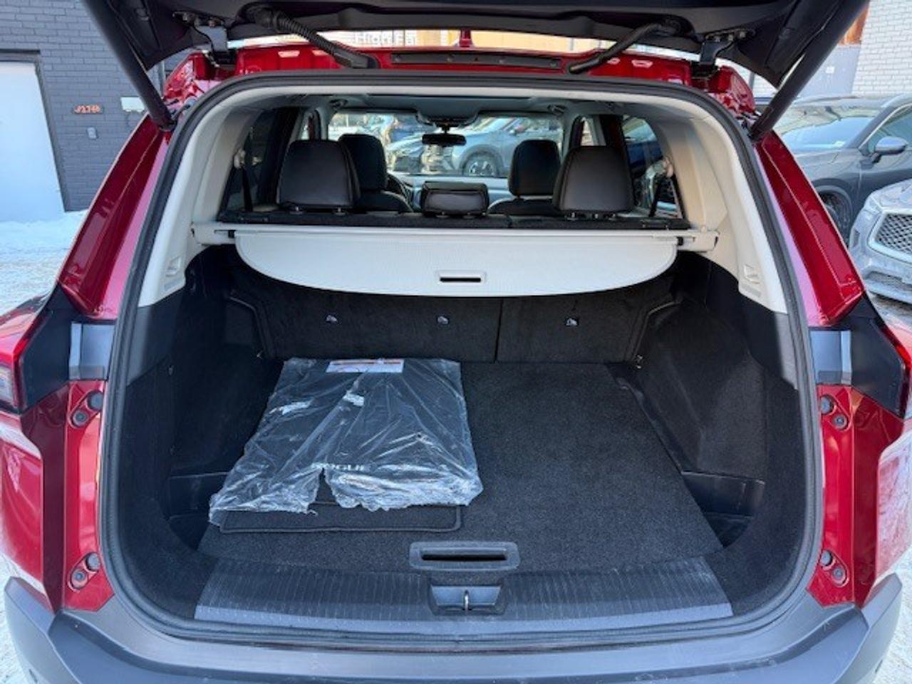 2021 Nissan Rogue SV PREMIUM, AWD, PRO-PILOT, MOONROOF, LEATHERETTE Photo