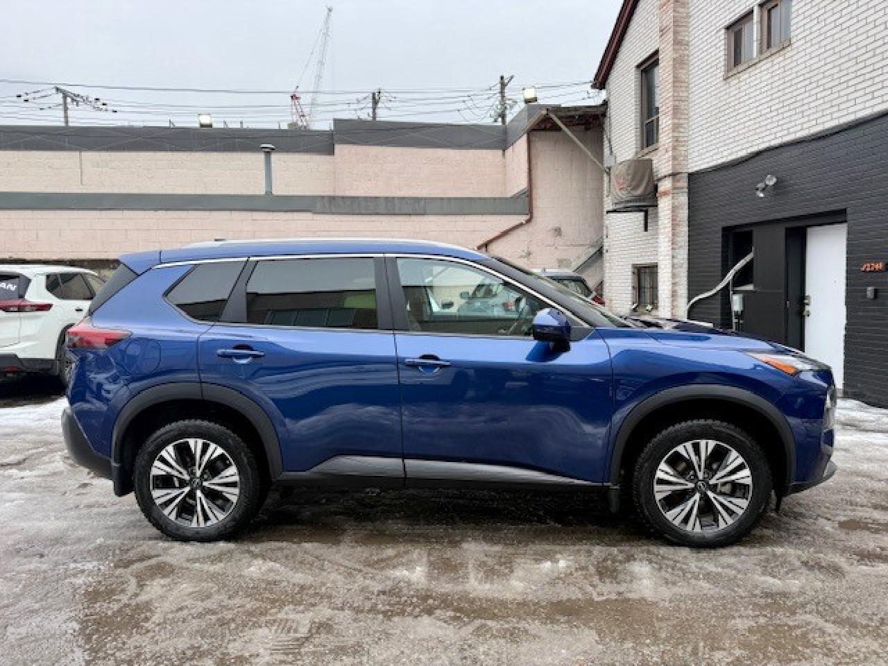 2023 Nissan Rogue SV AWD, MOONROOF, APPLE CARPLAY, PRO-PILOT, XM Photo