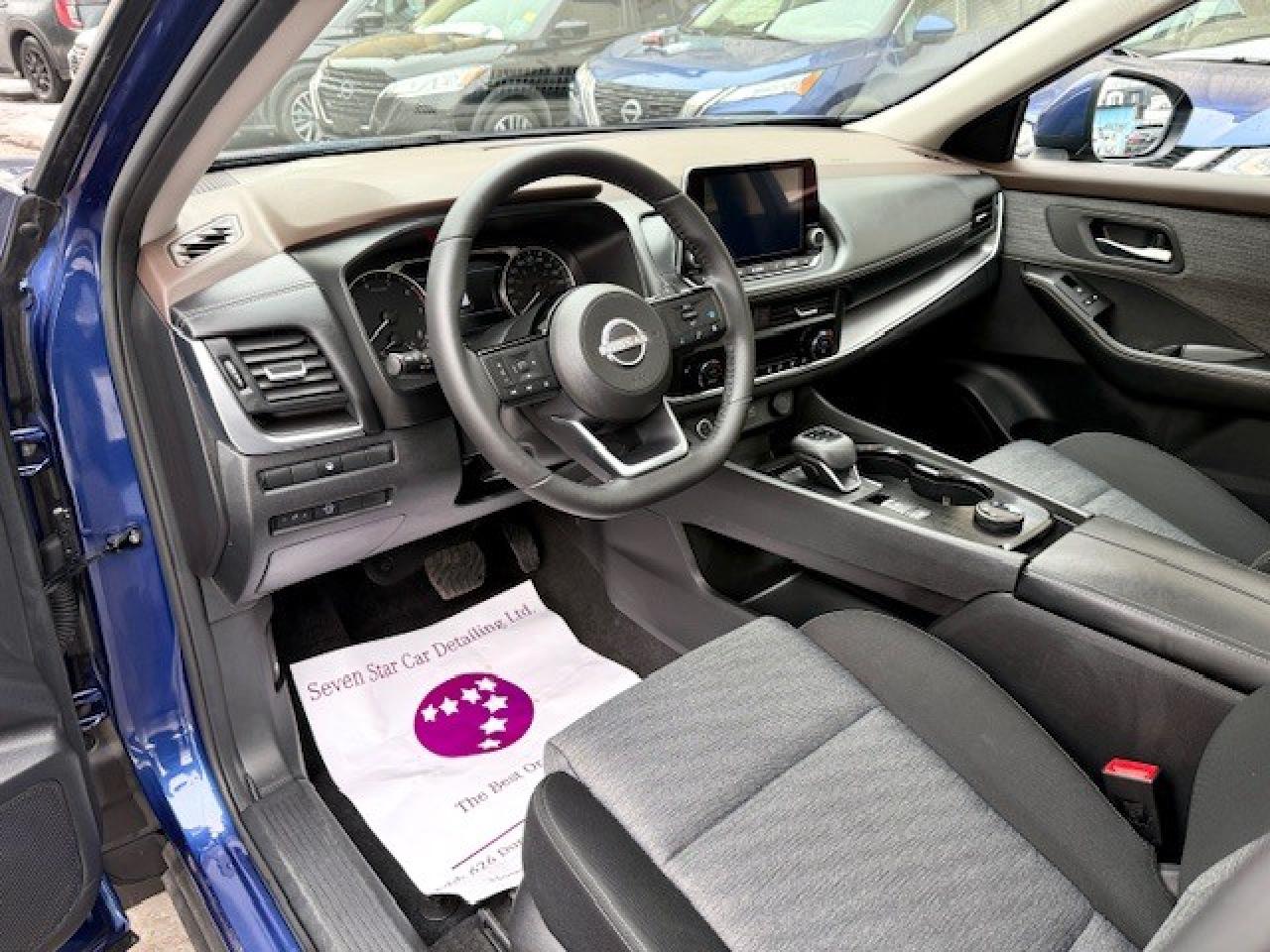 2023 Nissan Rogue SV AWD, MOONROOF, APPLE CARPLAY, PRO-PILOT, XM Photo