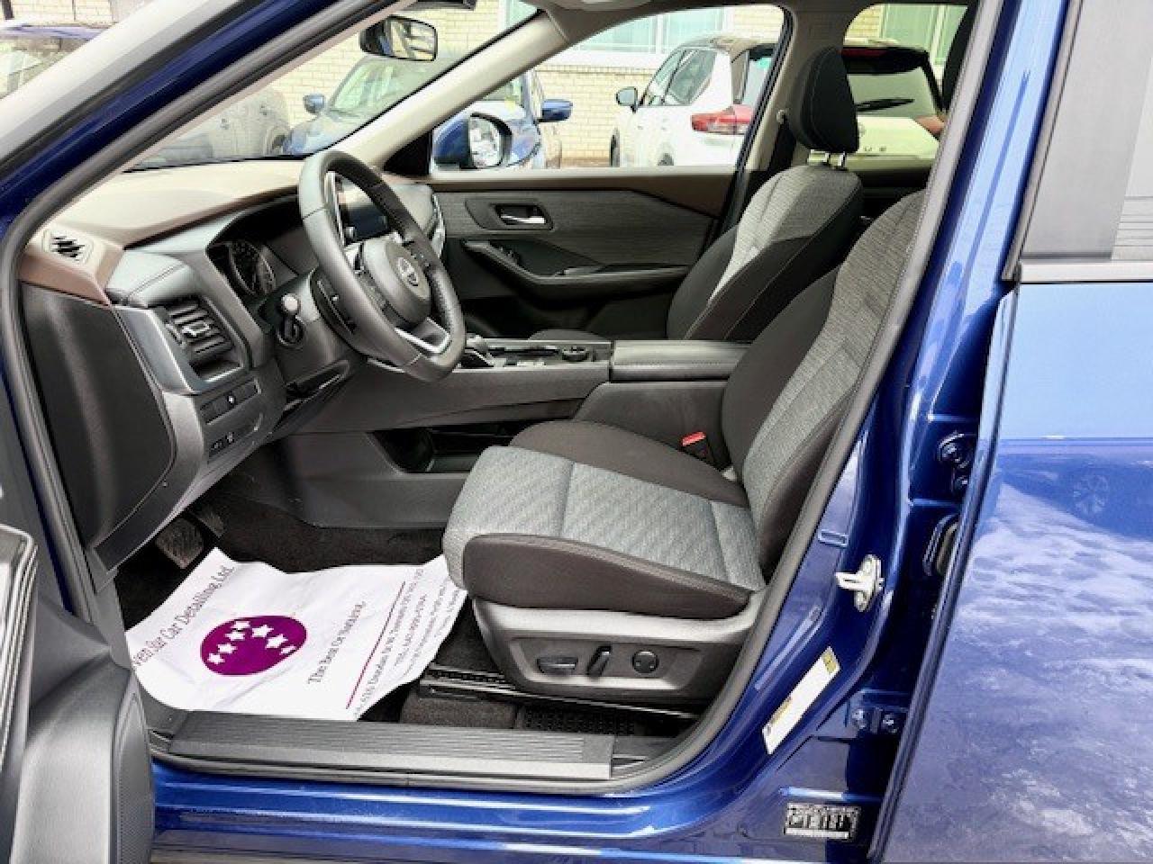 2023 Nissan Rogue SV AWD, MOONROOF, APPLE CARPLAY, PRO-PILOT, XM Photo