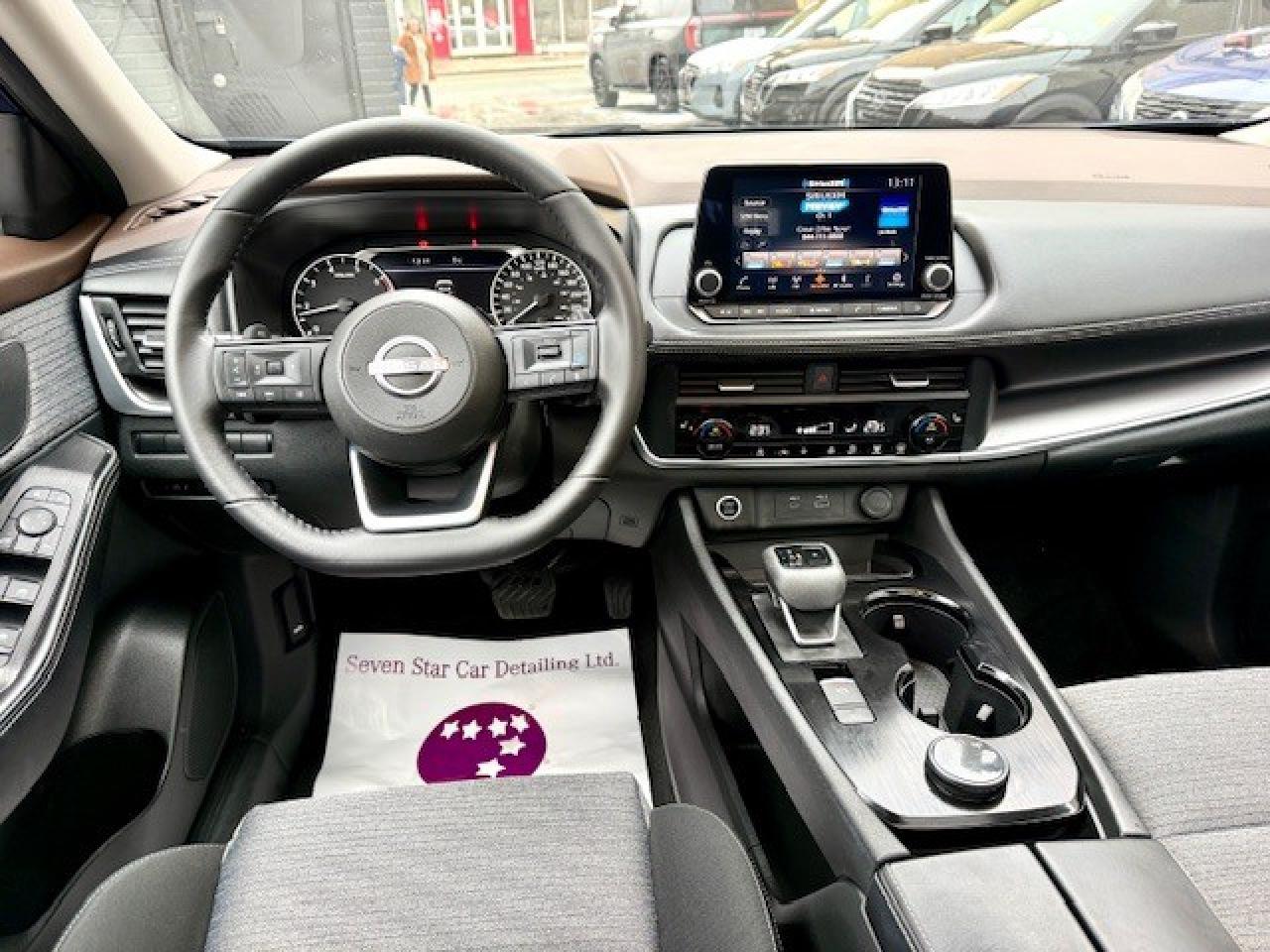 2023 Nissan Rogue SV AWD, MOONROOF, APPLE CARPLAY, PRO-PILOT, XM Photo