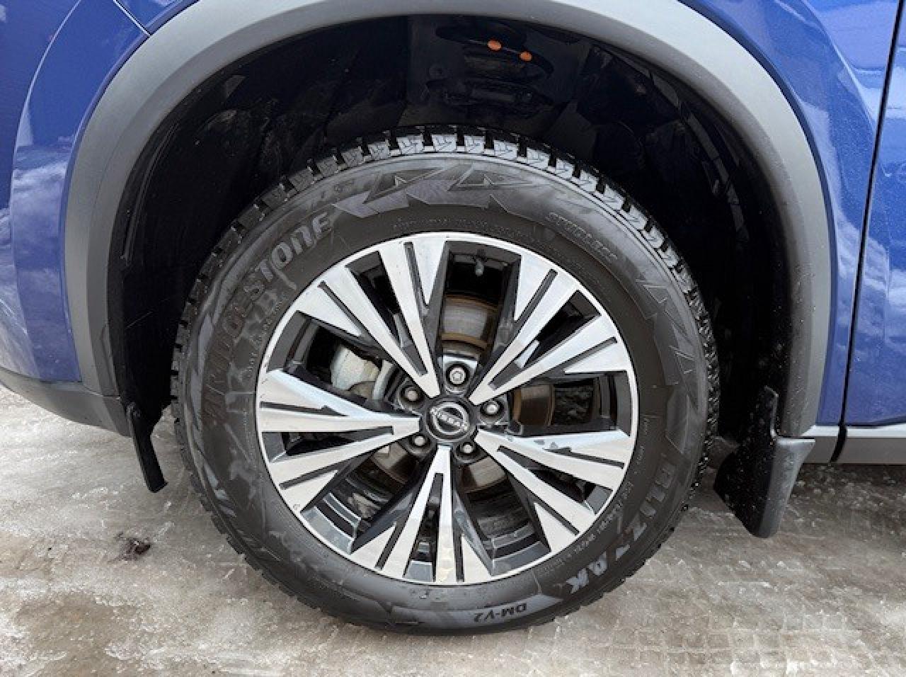 2023 Nissan Rogue SV AWD, MOONROOF, APPLE CARPLAY, PRO-PILOT, XM Photo