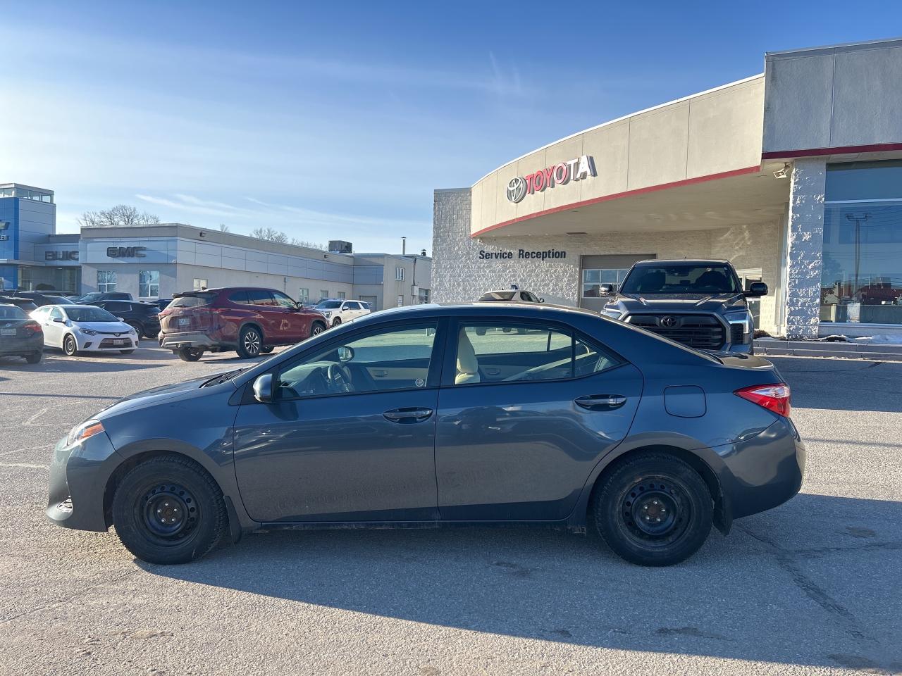 2017 Toyota Corolla LE   ONE OWNER   LOW KM Photo