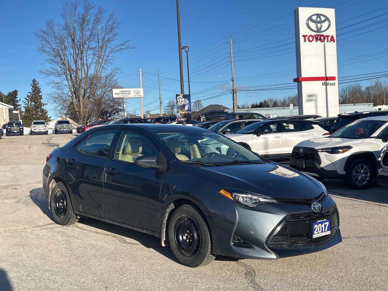2017 Toyota Corolla LE   ONE OWNER   LOW KM Photo