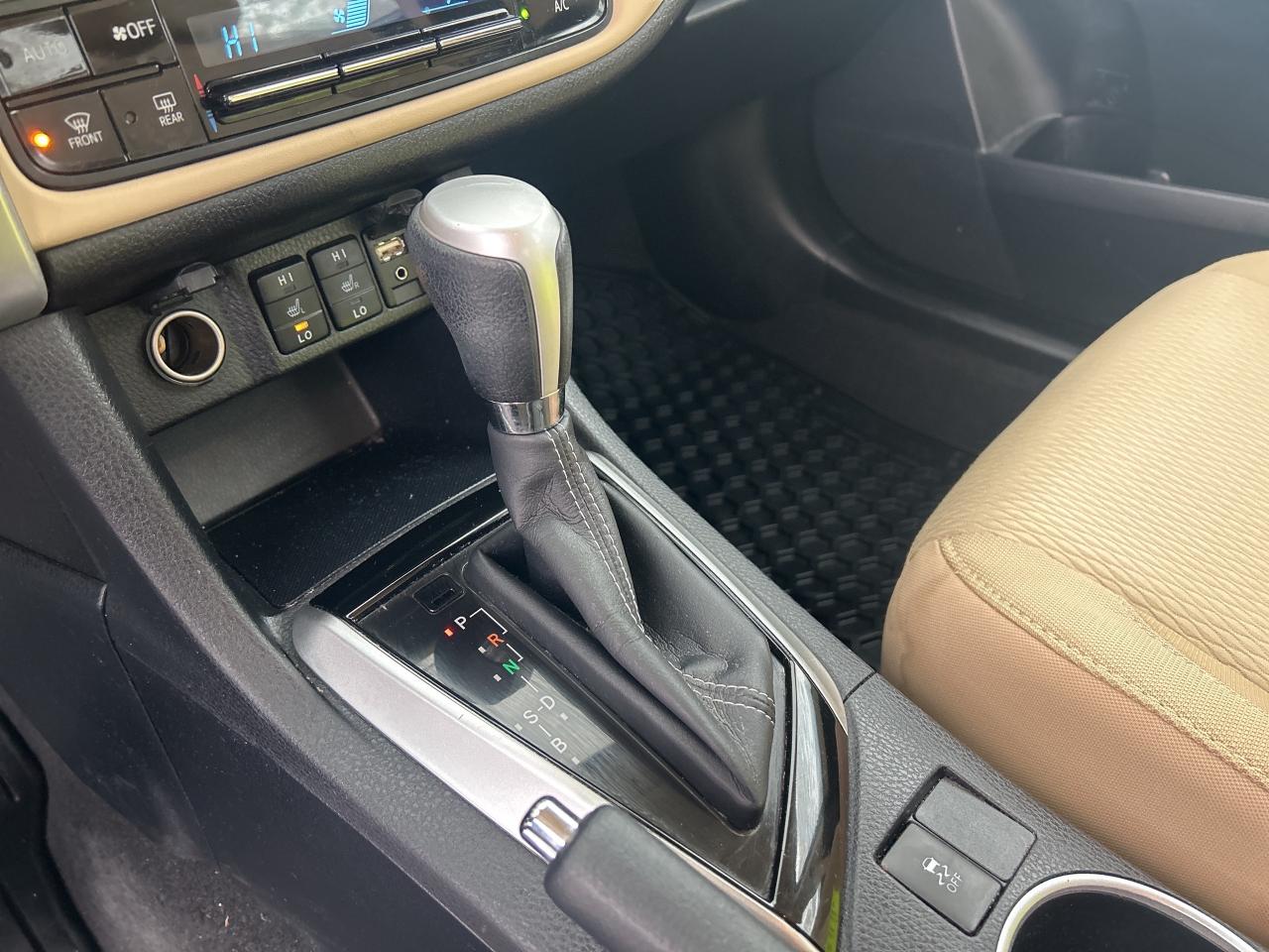 2017 Toyota Corolla LE   ONE OWNER   LOW KM Photo