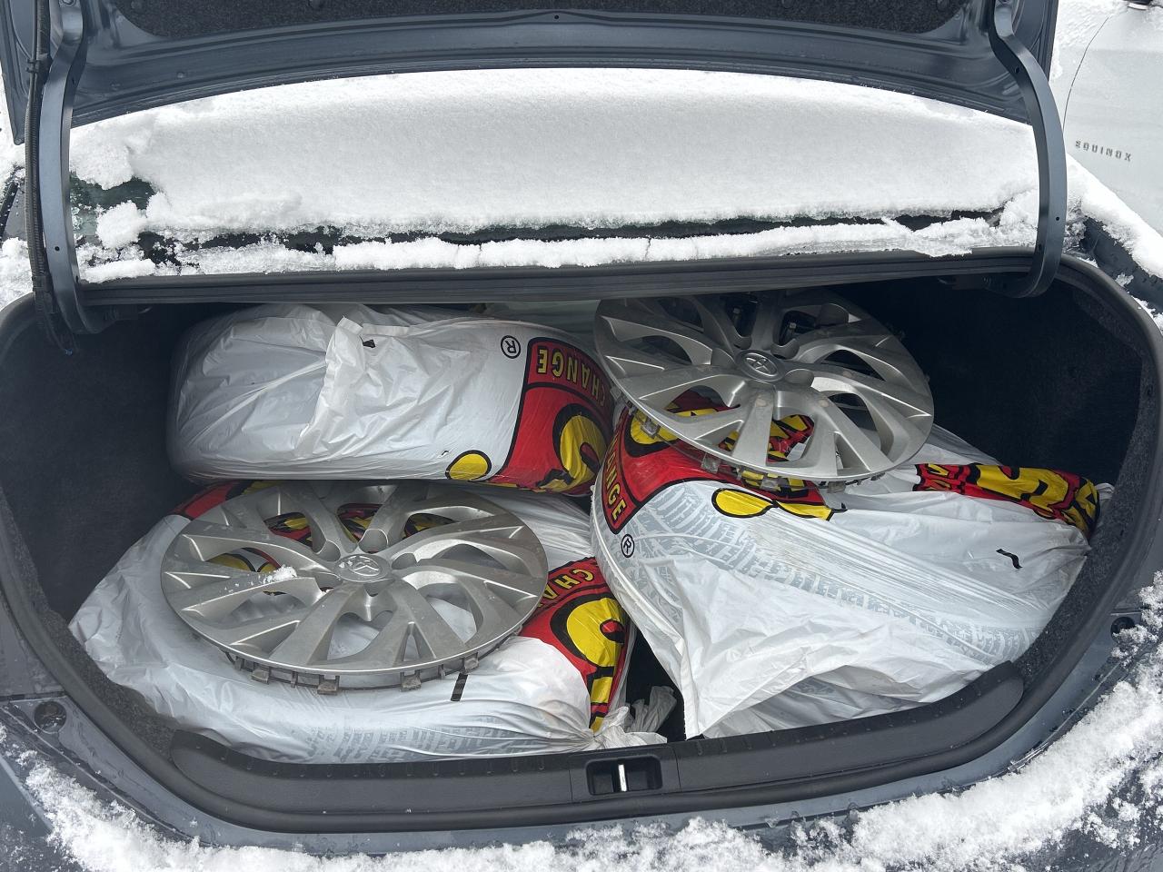 2017 Toyota Corolla LE   ONE OWNER   LOW KM Photo