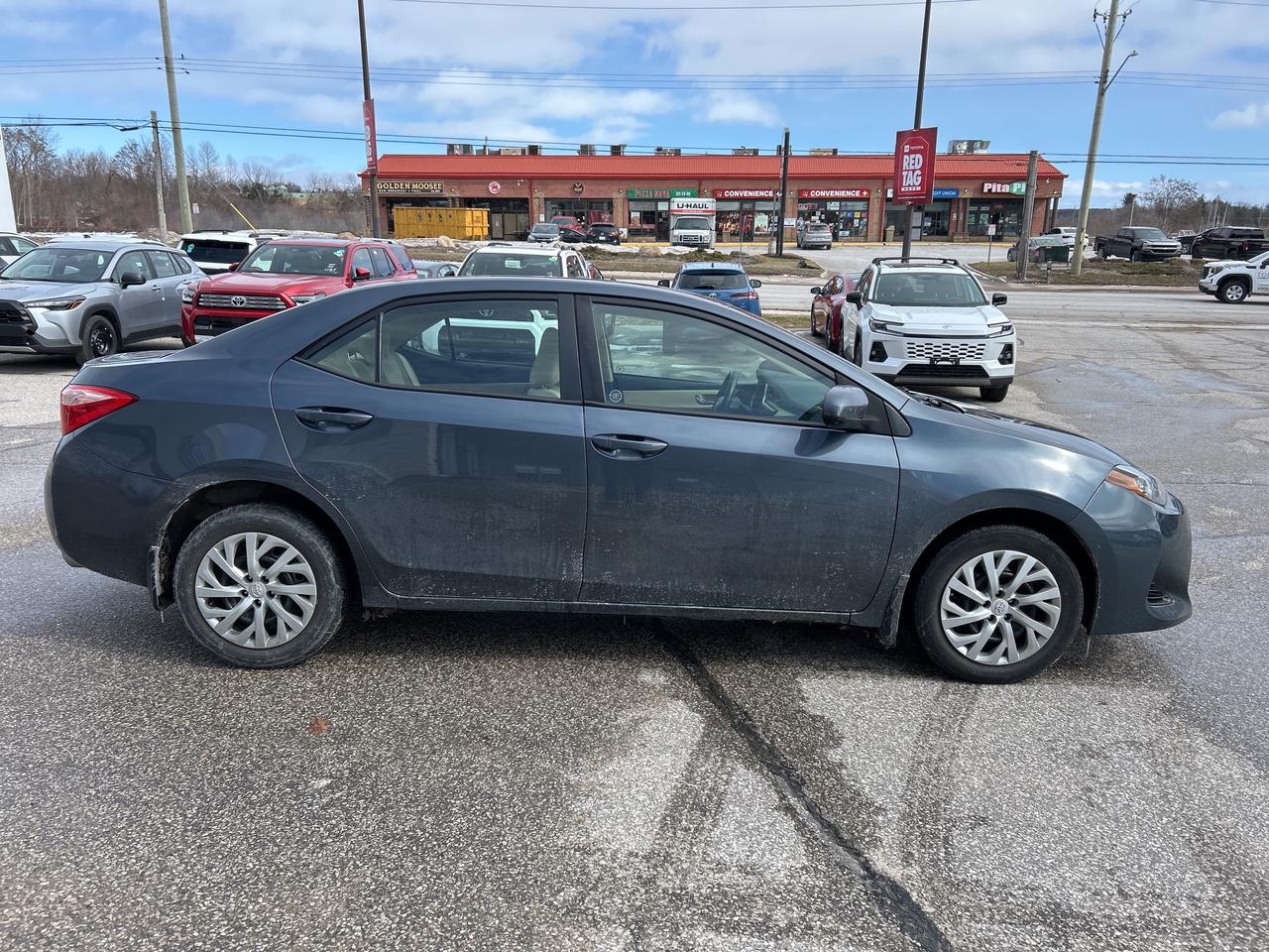 2017 Toyota Corolla LE   ONE OWNER   LOW KM Photo