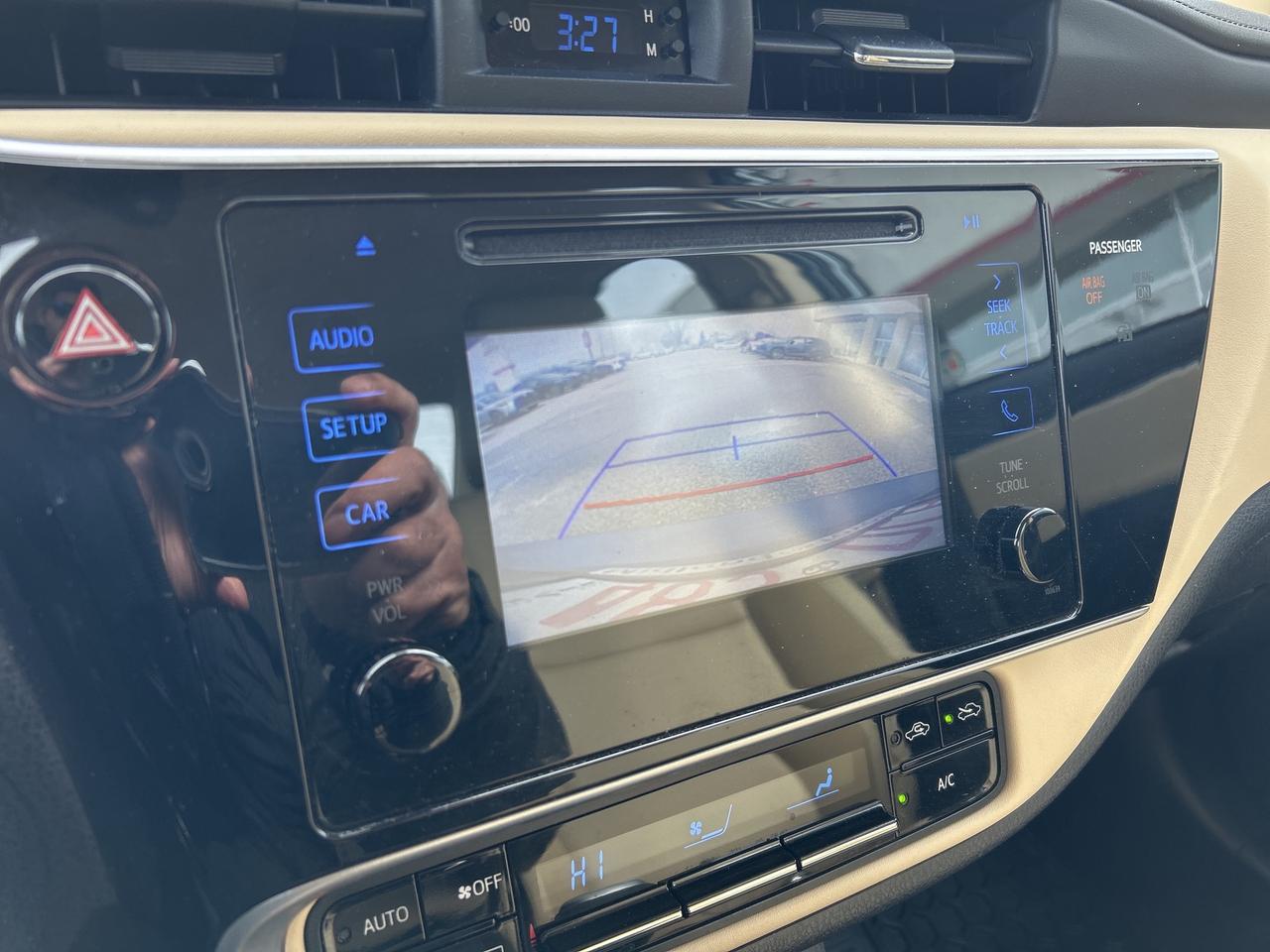 2017 Toyota Corolla LE   ONE OWNER   LOW KM Photo