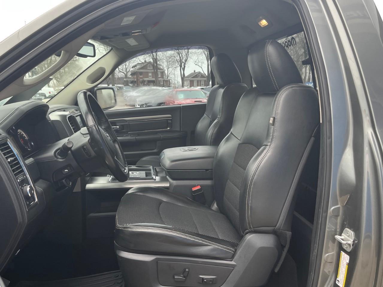 2013 RAM 1500 R/T SCARCE AND DESIRABLE HEMI SHORTY! Photo