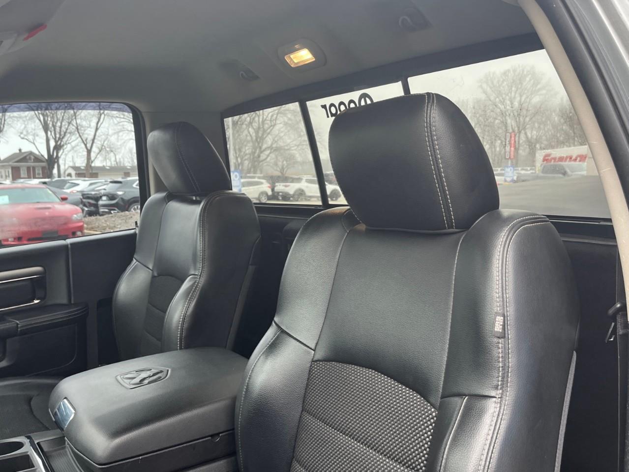 2013 RAM 1500 R/T SCARCE AND DESIRABLE HEMI SHORTY! Photo